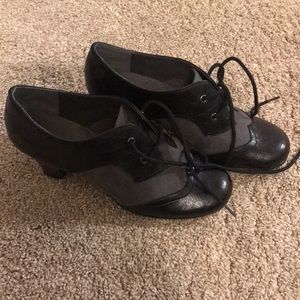 Aerosoles black and gray lace up heels size 6